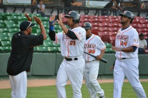 Barceló domina a los Leones; Gigantes dan paliza a Toros y Estrellas se sacuden al vencer a Tigres