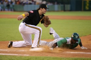 Leones dominan a los Gigantes; Águilas vencen a las Estrellas y Licey blanquea a los Toros