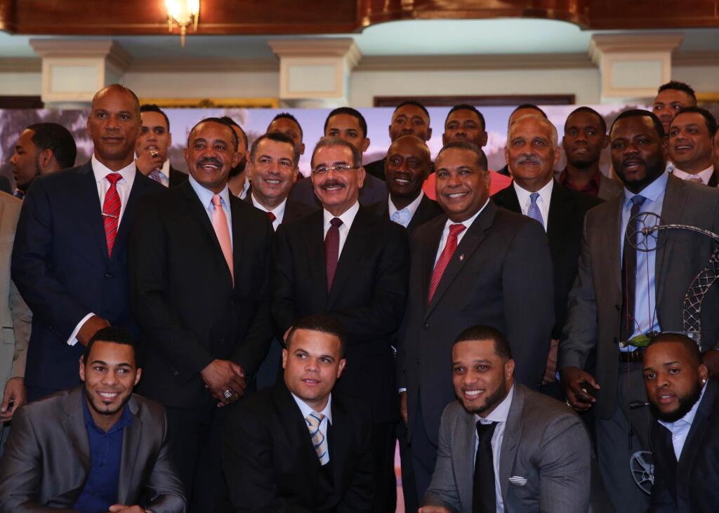 Presidente Medina entrega anillos a campeones del Clásico Mundial de Béisbol