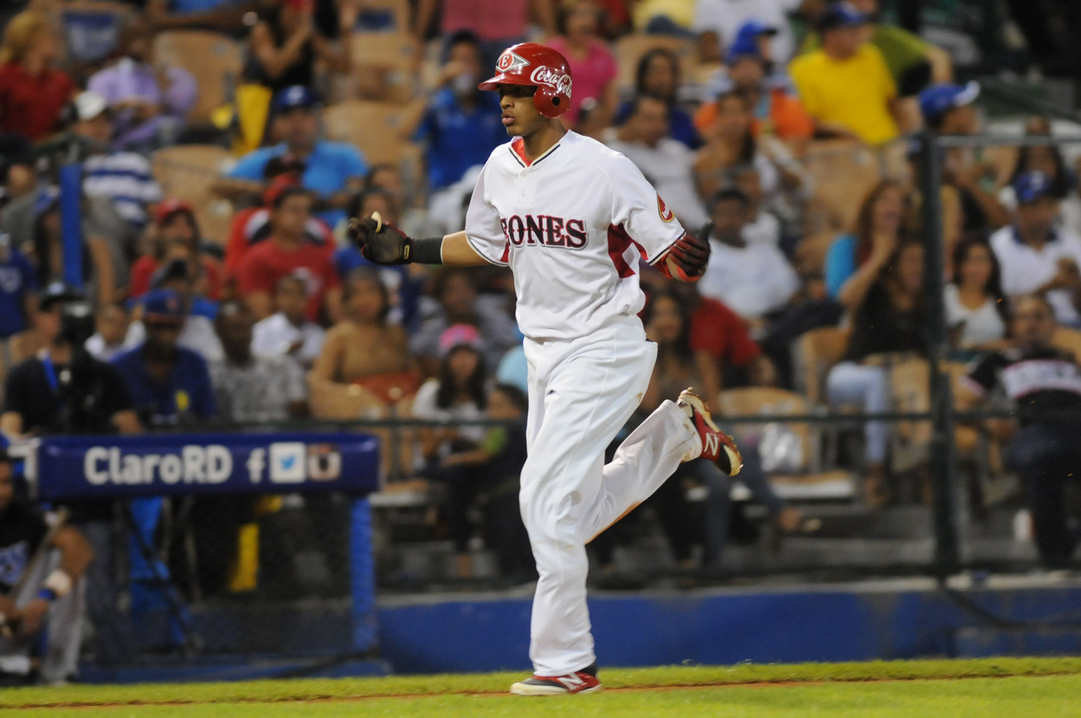 Erik González es ascendido al roster de 40 de Cleveland