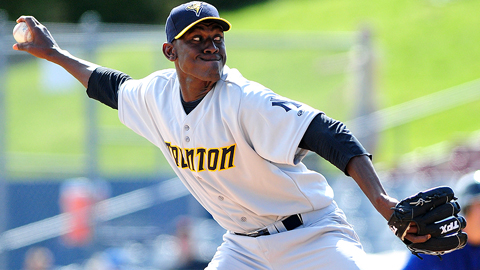 Toros adquieren tres lanzadores desde el Licey