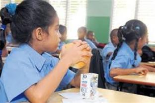 Se intoxican más de 50 estudiantes con el desayuno escolar en una escuela de Nagua