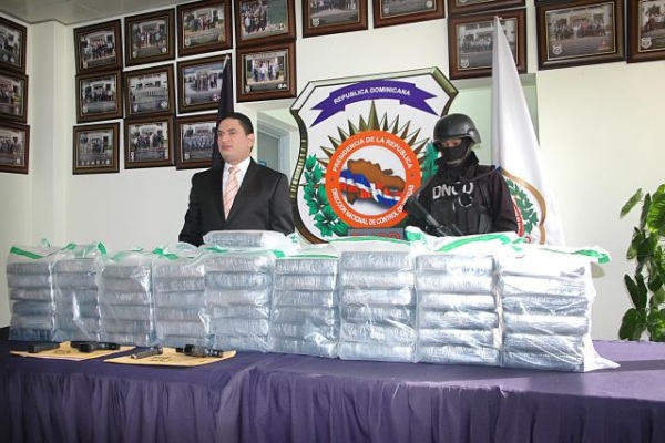DNCD ocupa 103 paquetes de cocaína y apresa tres hombres en Bella Vista