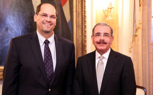 Danilo recibe visita recibe de candidato presidencial panameño