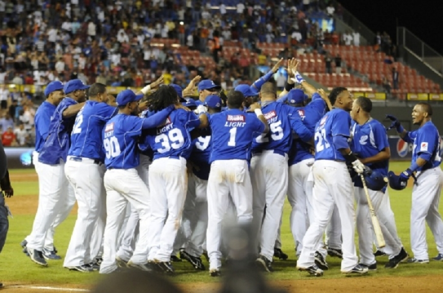 En fiesta de palos: Tigres derrotan a los Gigantes