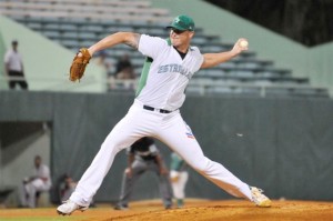 Sisco domina bates de Leones 