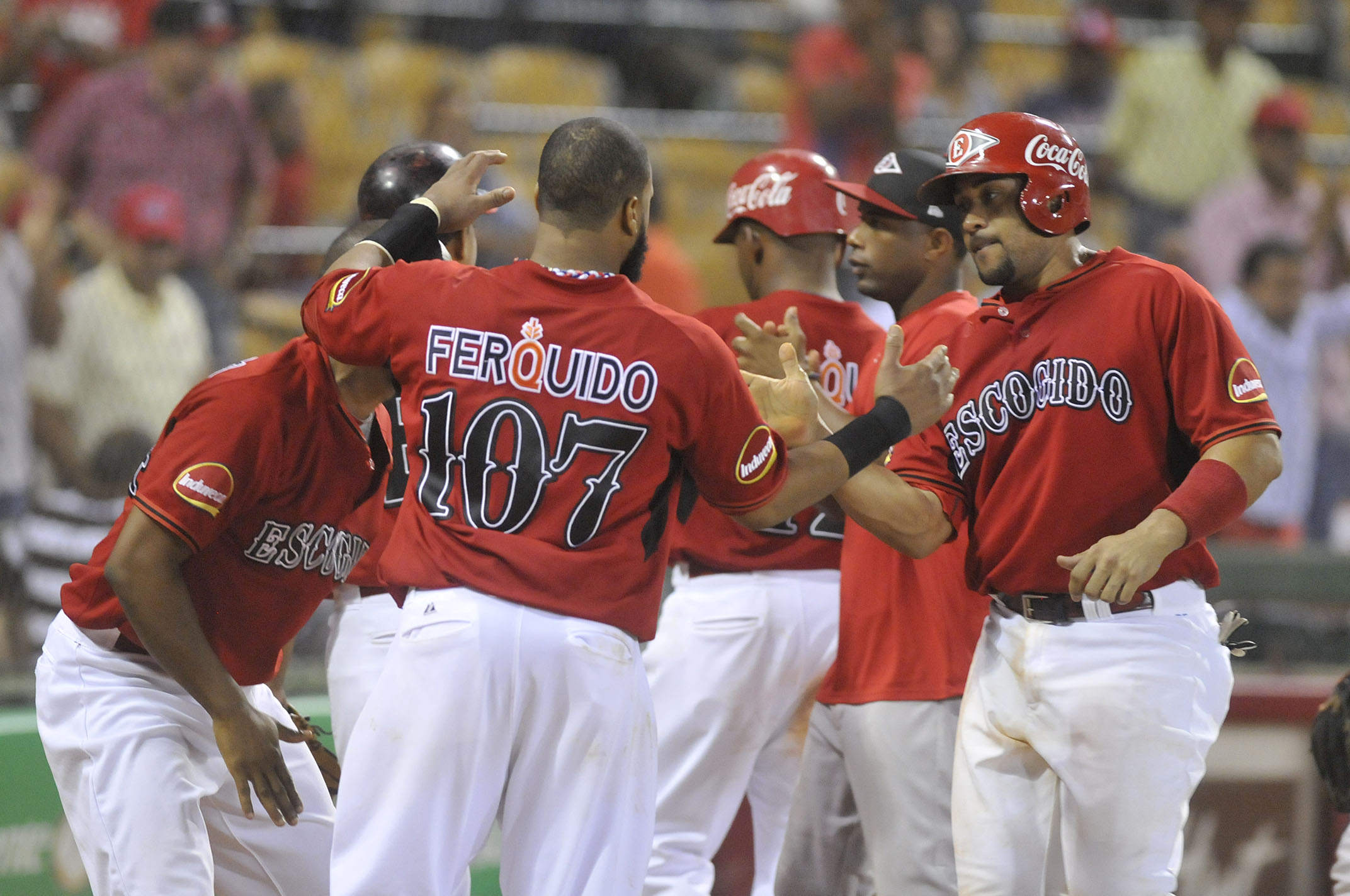 Leones blanquean a los Gigantes; Constanza batea de 4-3