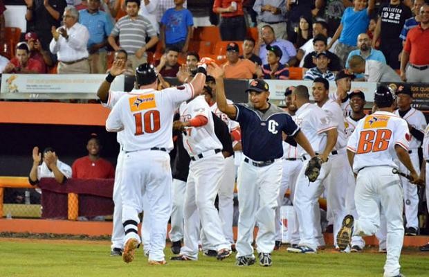 Gigantes clasifican al round robin