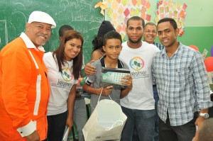 Primer premio de la categoria C, que recibio una Tablet, Rafi Ismael Nova Pinales