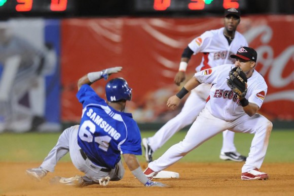 Leones blanquean por tercera vez al Licey y se adueña de City Champ