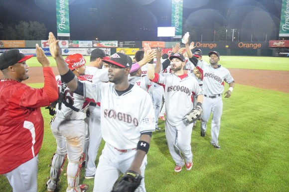 Leones se quedan con el primer lugar de la serie regular