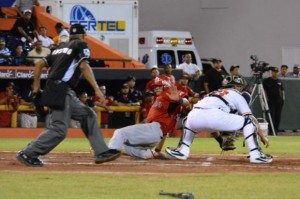 Leones  siguen firmes en primero