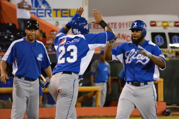 Navarro batea de 4-4 en victoria de Tigres sobre Gigantes