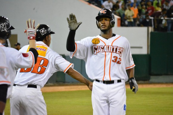 Silverio conduce triunfo de Gigantes sobre Águilas;