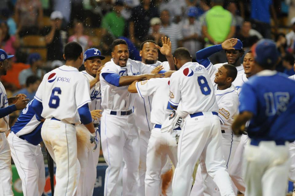 Ford decide con doble triunfo del Licey sobre Leones; colocan serie final 3-0 a su favor