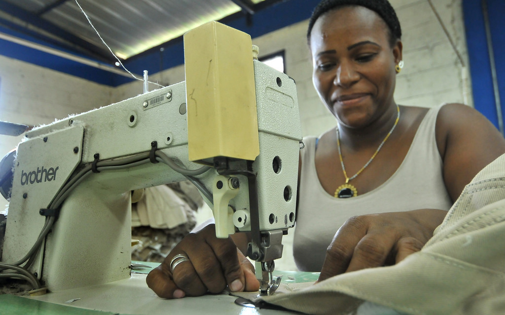 Industrias textiles dominicanas harán uniformes escolares