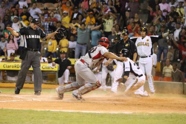 Águilas vencen a Leones y se mantienen con vida en el Round Robin