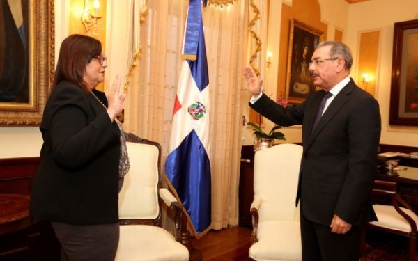 Presidente juramenta a Mildred Guzmán como Embajadora Alterna de RD ante la ONU