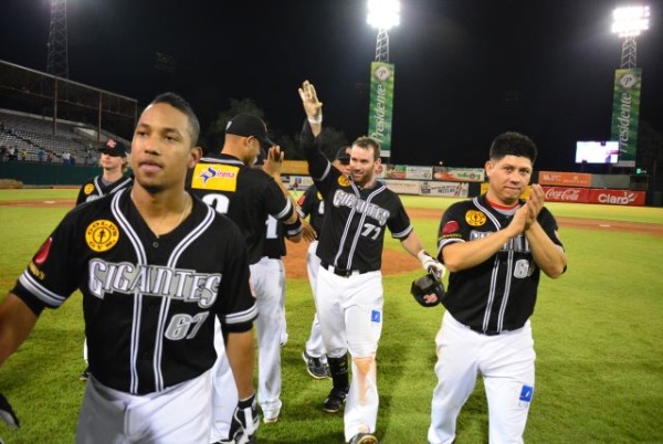 Whitesell decide con doble victoria de Gigantes sobre Leones