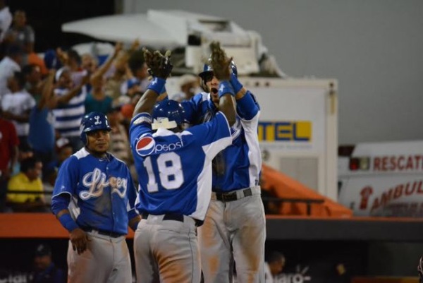 Tigres vencen a los Gigantes y se quedan solos en segunda posición