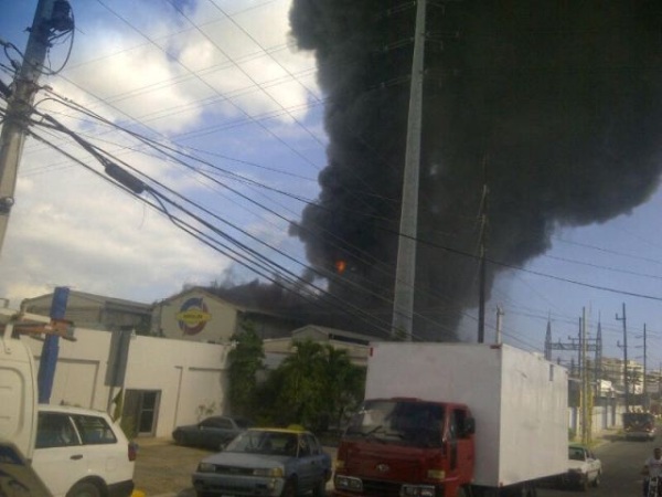 Fuego afecta fábrica en Zona Industrial de Herrera