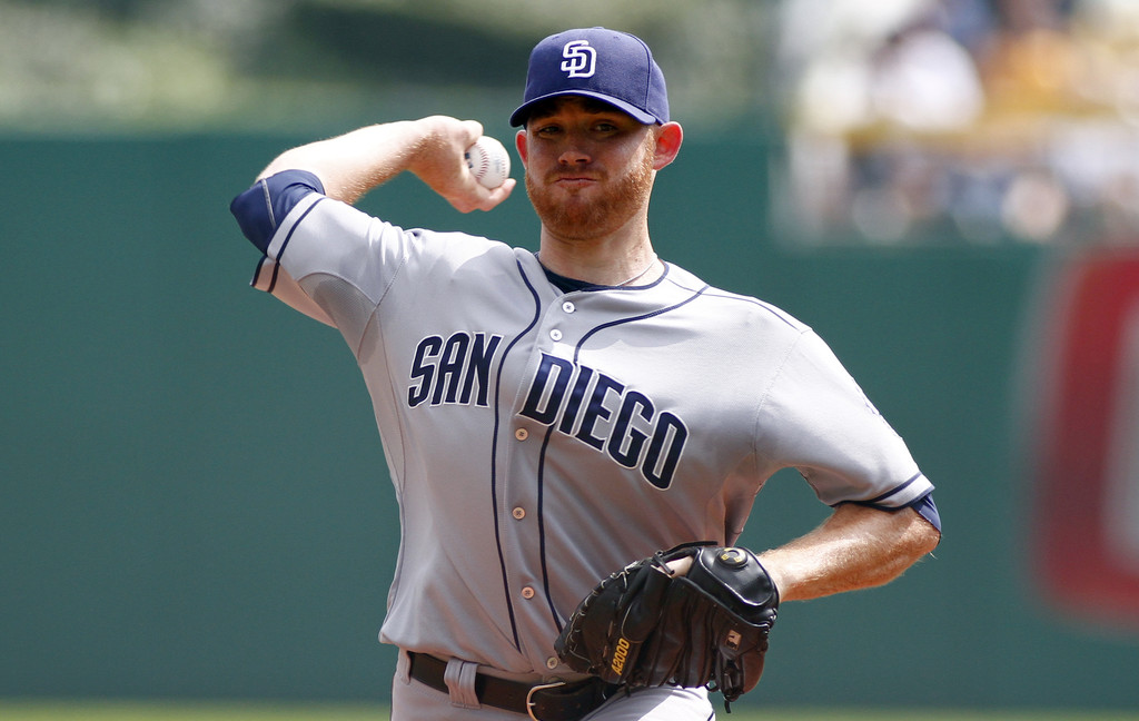 Padres de San Diego pactan con Ian Kennedy