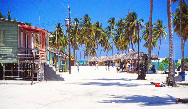 MA anuncia puesta en operaciones de una Mini Central en isla Saona