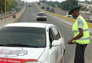 AMET retiene cerca de 800 automóviles por falta de marbete