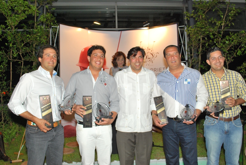 Reconocen a campeones del IV Torneo de Polo Fernando Arredondo
