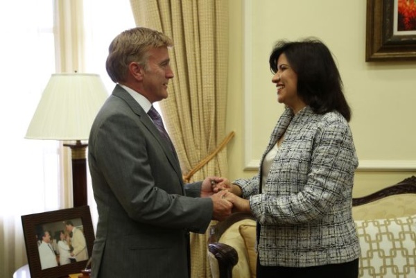 Vicepresidenta se reúne con Embajador de EE.UU