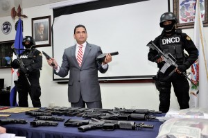 ARMAS Y DINERO DECOMISADO