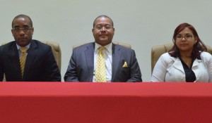 Al Centro Heriberto Rivas coord. Comision FJT de Reforma Laboral, Samuel Smist y Lisbet Guerrero Miembros de la Comision