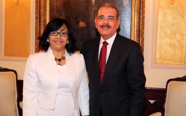 Presidente Danilo Medina juramenta a directora de Pro Consumidor