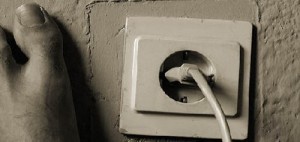 Mujer muere electrocutada mientras conectaba abanico en Yamasá