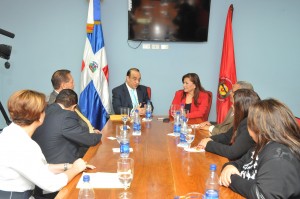 (foto 1).- EL presidente del PRSC, Federico Antun Batlle, en la reunión con los miembros del Parlacen.