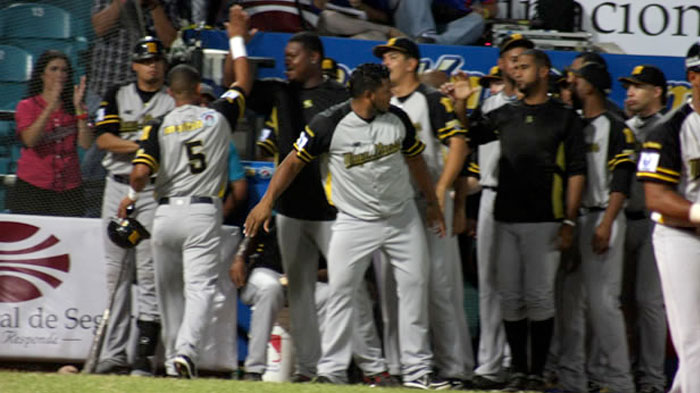 Venezuela vence 2-1 a la República Dominicana en la Serie del Caribe