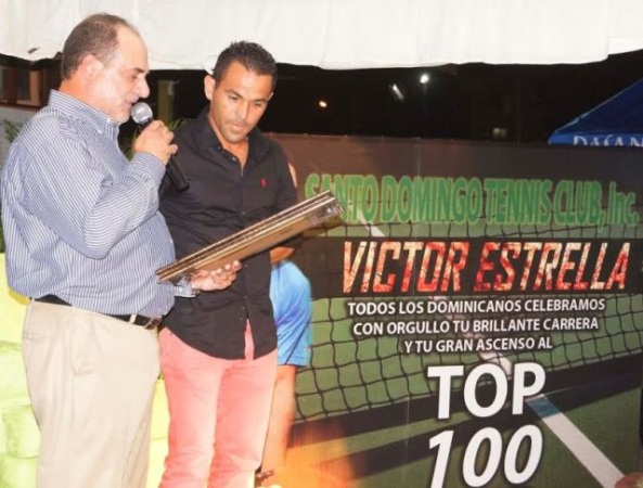 La Bocha reconoce al tenista Víctor Estrella