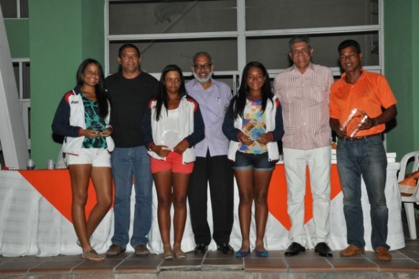 Galardonan equipos campeones de la Junior Davis y la Junior Fed Cup