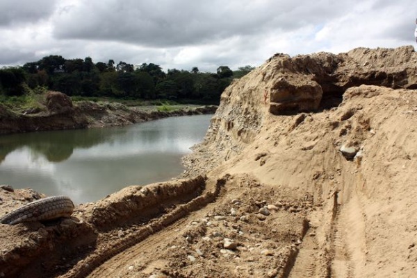 Medio Ambiente ordena remediación del cauce río Haina que había sido afectado por depredación