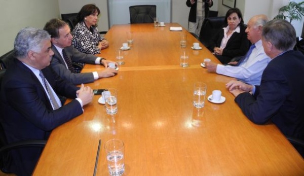 Miguel Vargas saluda compromiso de Bachelet ante desigualdad