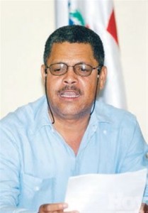 Luis Carvajal reitera no es posible explotación Loma Miranda; presidente Falconbridge lo contradice