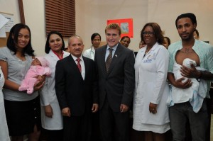 EEUU dona RD$42 MM en equipos para diez centros de salud