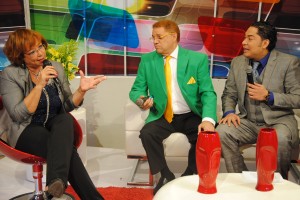 Julie Carlo en con Domingo y Pachá (4)
