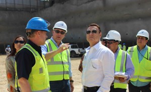 Pimentel Kareh supervisa trabajos en el hosp luis e aybar 5