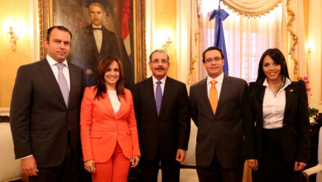 Jóvenes empresarios visitan al presidente Danilo Medina