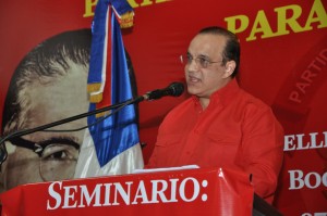 Quique Antún habla en el seminario con la participacion de la alta dirigencia del PRSC.