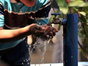 Centro Bonó  dice en el país no hay medidas para que población acceda al agua potable