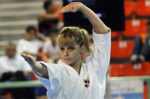 Dimitrova conquista oro en la Premier League de Karate