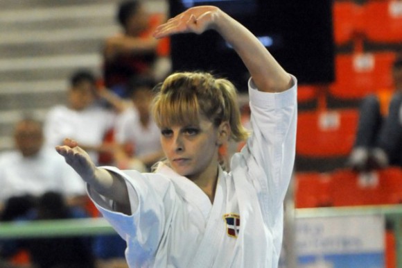 Dimitrova conquista oro en la Premier League de Karate