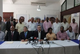 Luis Abinader recibe apoyo de 50 presidentes de comités municipales del PRD